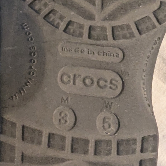 Disney Crocs MICKEY MOUSE Unisex Women 5 Men 3 Classic Clog Black Red EUC - Picture 9 of 10